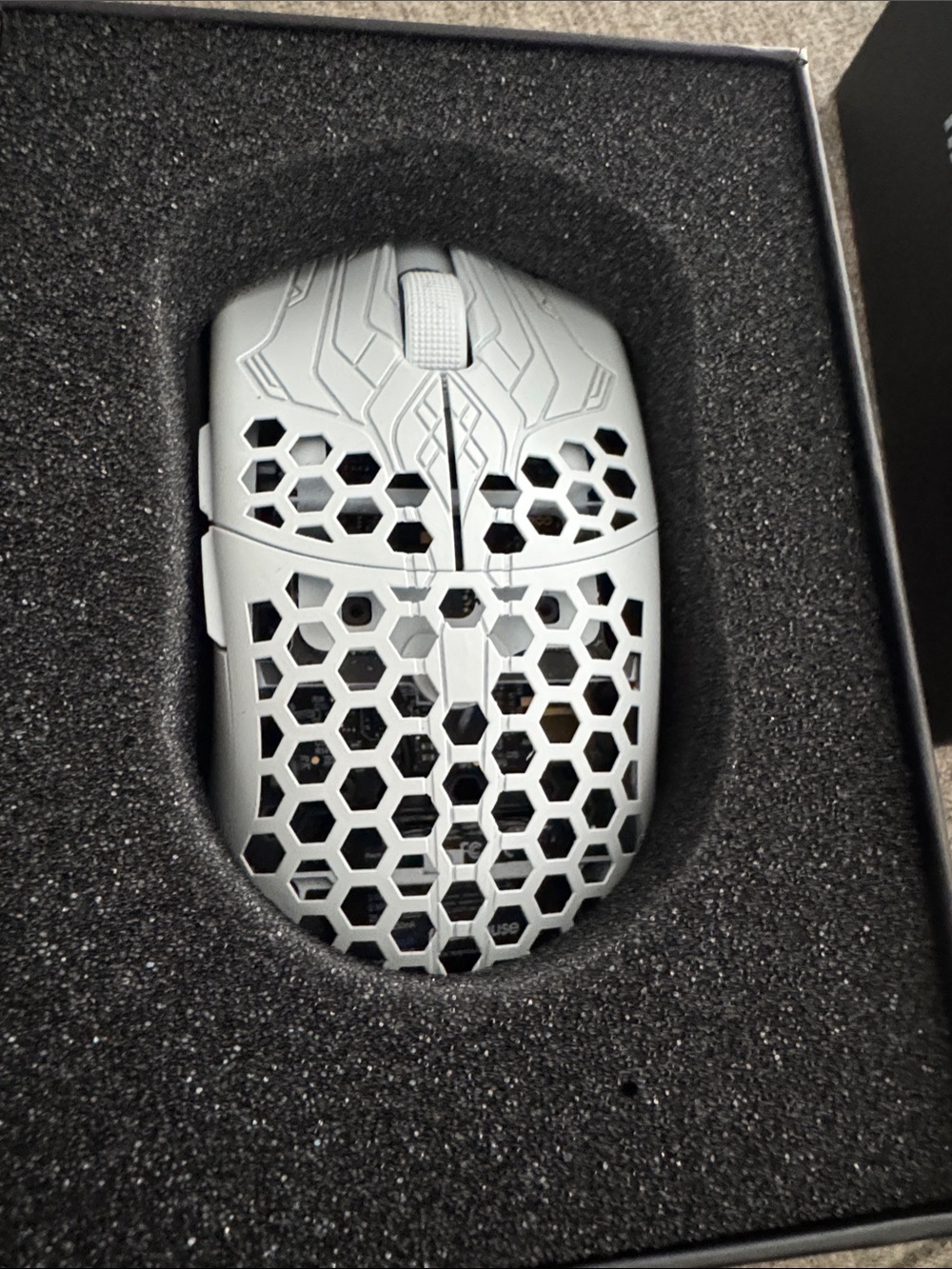 Final mouse Frostlord Lightweight Honeycomb Gaming Mouse - White